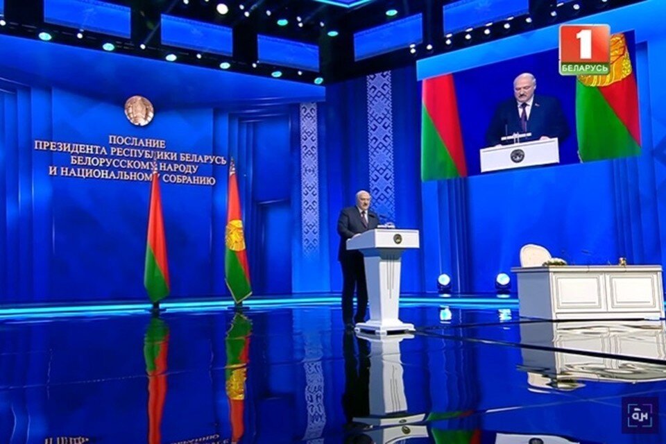     Александр Лукашенко во время обращения к народу и парламенту во Дворце республики. Скрин видео "Беларусь 1"
