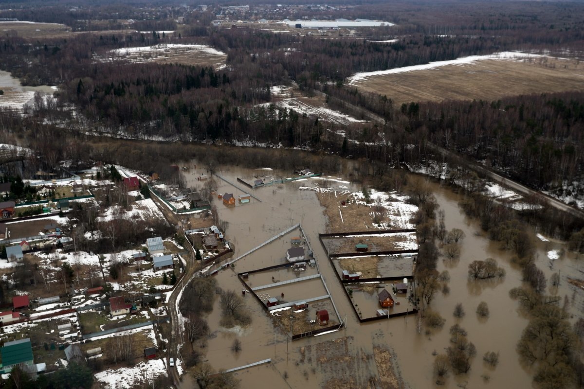    Во Владимирской области из-за половодья затоплено почти 200 дач и 6 дорог