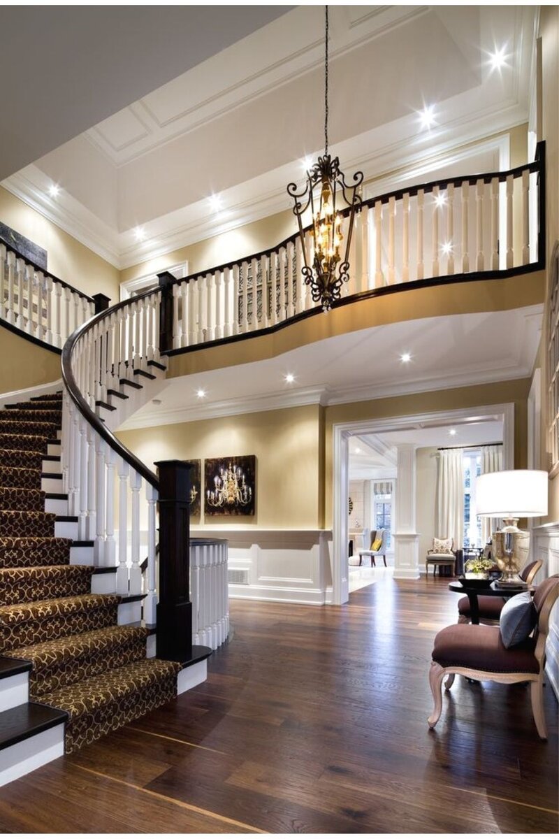 Муж подарил дом на 8 Марта