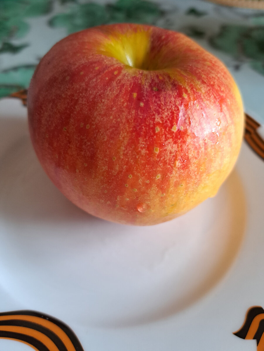 Яблоко натереть на тёрке. 