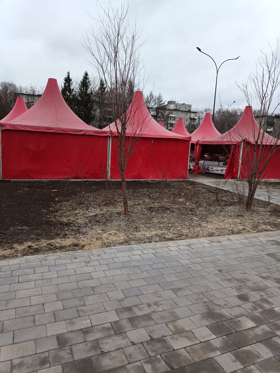 Шатры на площади
