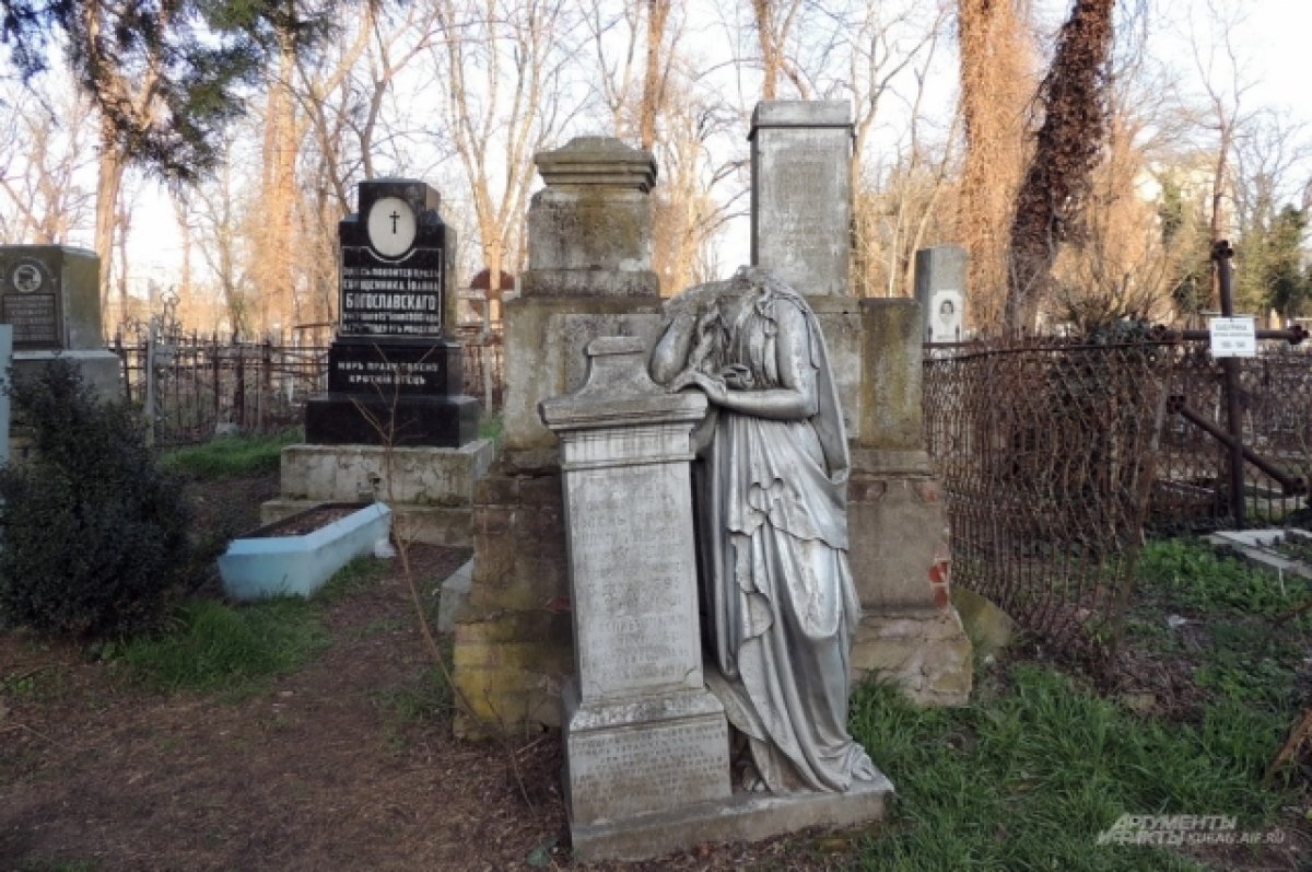    В Липецке полицейские за взятку продавали сведения об умерших людях