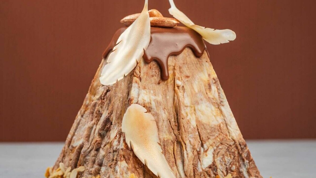     В кондитерской-пекарне «Варвара+Jerome» к Пасхе подготовили четыре новинки. Предзаказы на них принимают уже сейчас и до 12 апреля. На витринах пасхи и куличи появятся 13 апреля.