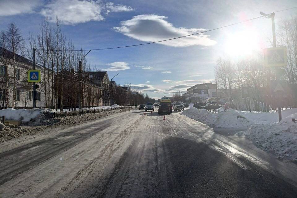     Водитель не пропустил девочку на "зебре". Фото: УГИБДД по Мурманской области