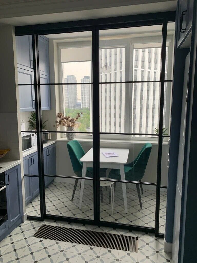 Функционально и очень красиво. Небольшую однушку перепланировали для нужд трех поколений семьи