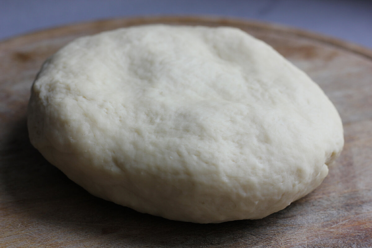 Тесто сразу после замеса: не липнет, очень эластичное