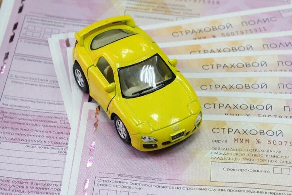     Сейчас за езду без страховки водитель платит 800 рублей Юлия ПЫХАЛОВА