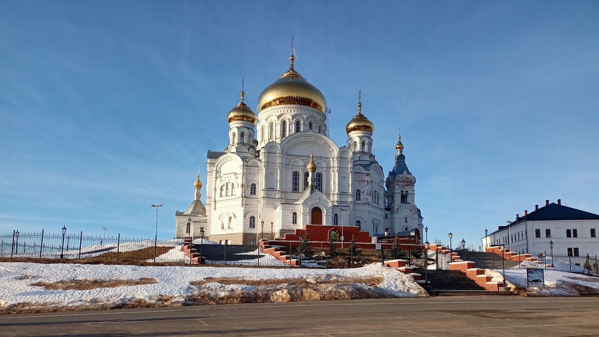 Белогорский монастырь, Крестовоздвиженский Собор