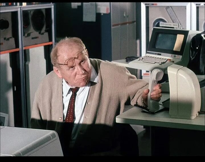 "Макс Хорнунг был одержим только одним устремлением: выводить на чистую воду нарушивших кодекс чести и свернувших на тернистый путь обмана". С. 266                     Макс Хорнунг, инспектор криминальной полиции Цюриха (актёр Герт Фрёбе). Кадр из фильма "Узы крови", 1979