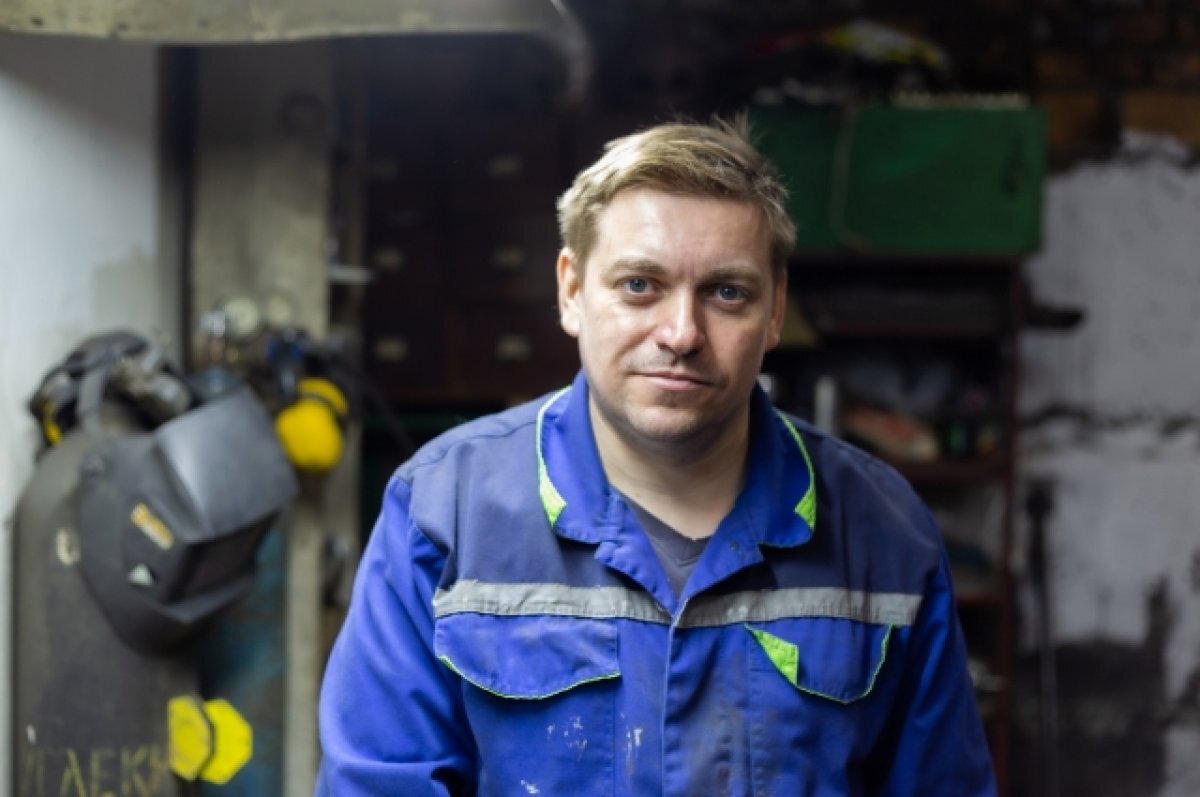    С детства Юрий интересовался кузнечным делом.