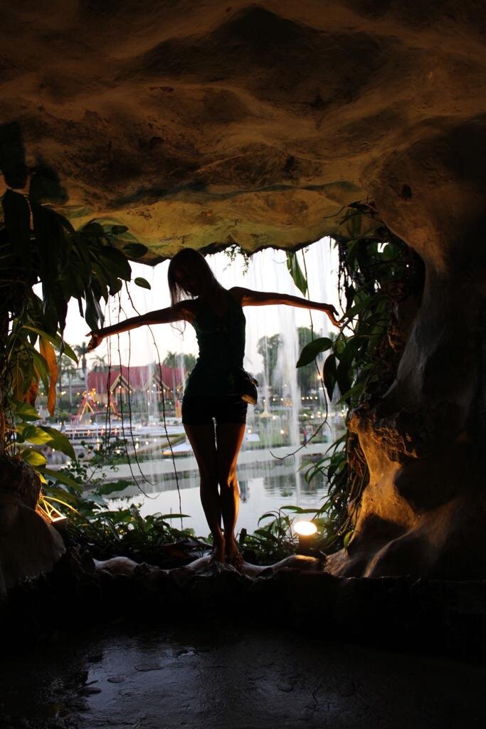 Выйду ночью в поле, пусть сожрет медведь. Всё равно мне бедненькой нечего надеть))