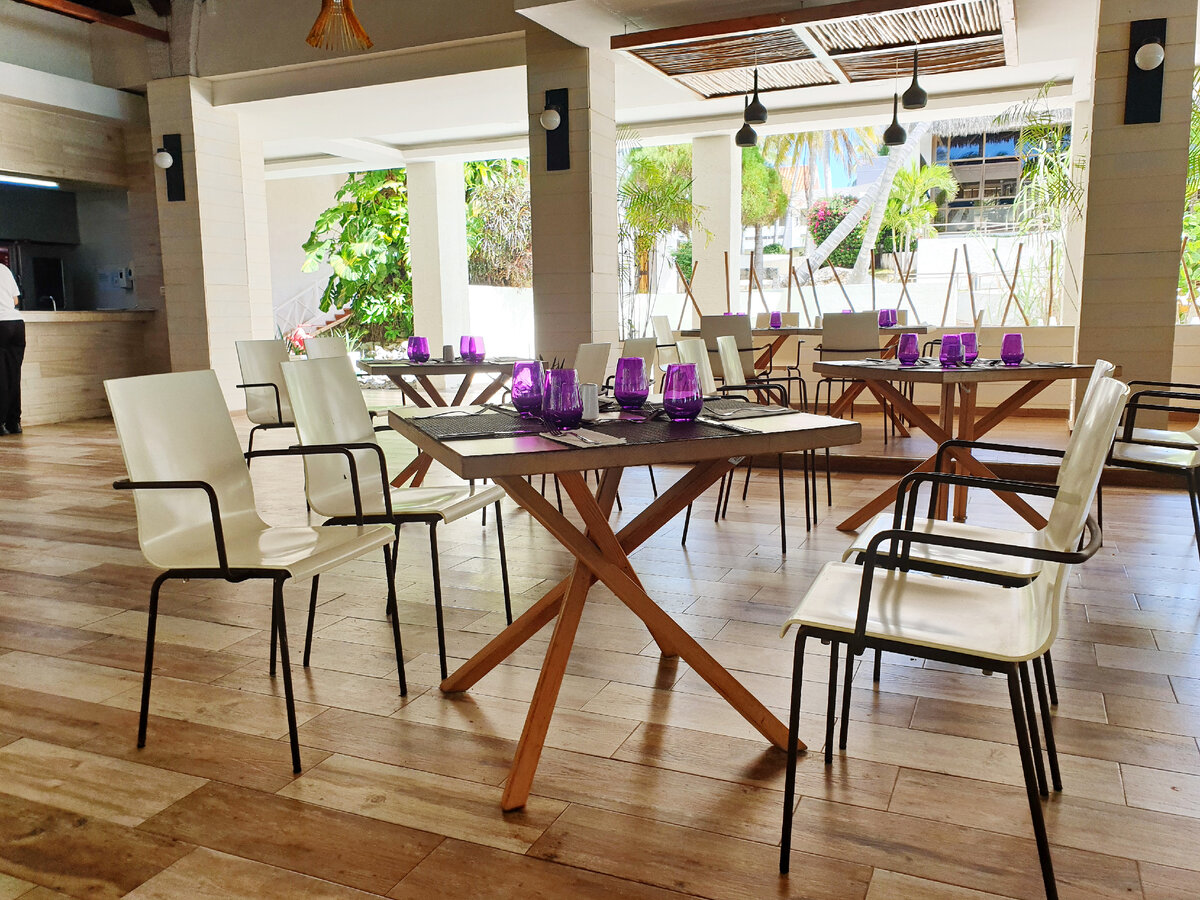 Столик на четверых