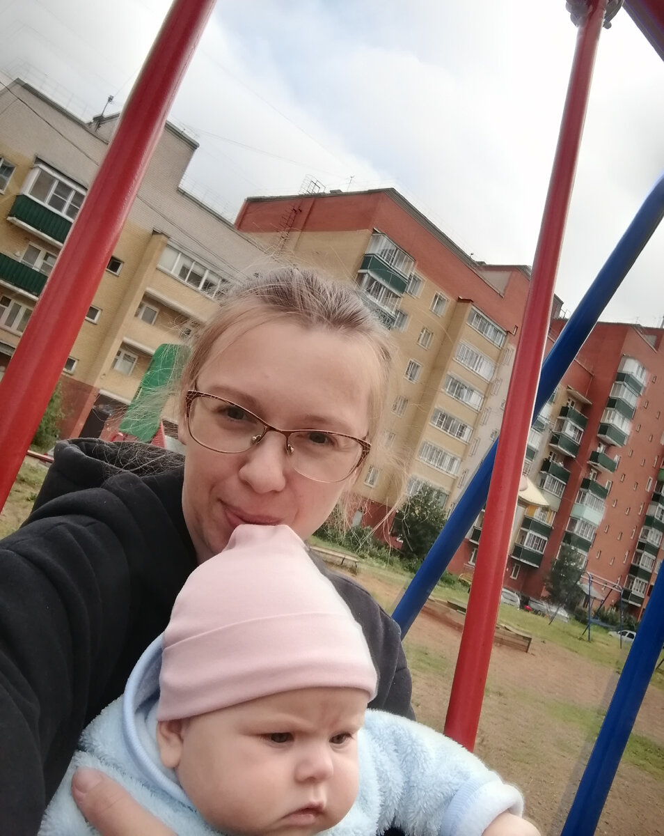 От вечернего беспокойства мы спасались на качелях