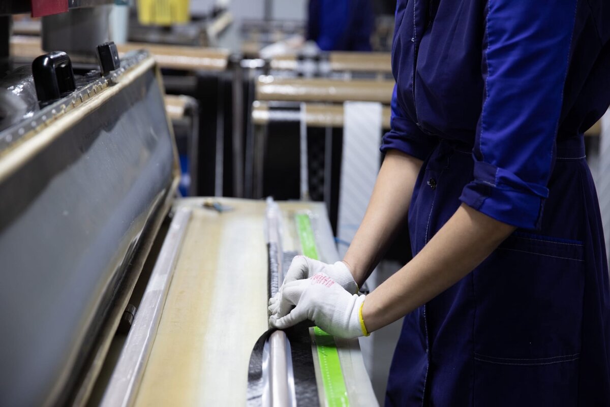 Как производят хоккейные клюшки: формообразование