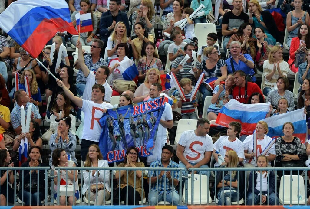 Российские спортсмены коллаж. Рубль обесценился после присоединения крыма. Россияне выигравшие. Россияне выигравшие. Русский флаг.