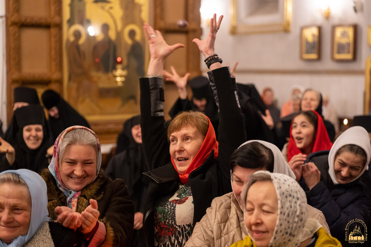 Пасха Христова фото. Фото Сергиевой Лавры. Со Святой Пасхой. Святогорская Лавра 2023. Пасха 19 апреля