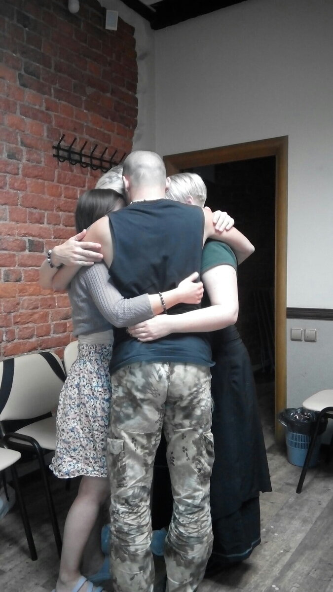 Ресурсные театры в зале (вживую), конечно, более тактильны, чем скайп-театры. Но по эфф