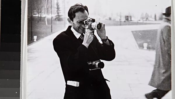 Эммануил Евзерихин за работой