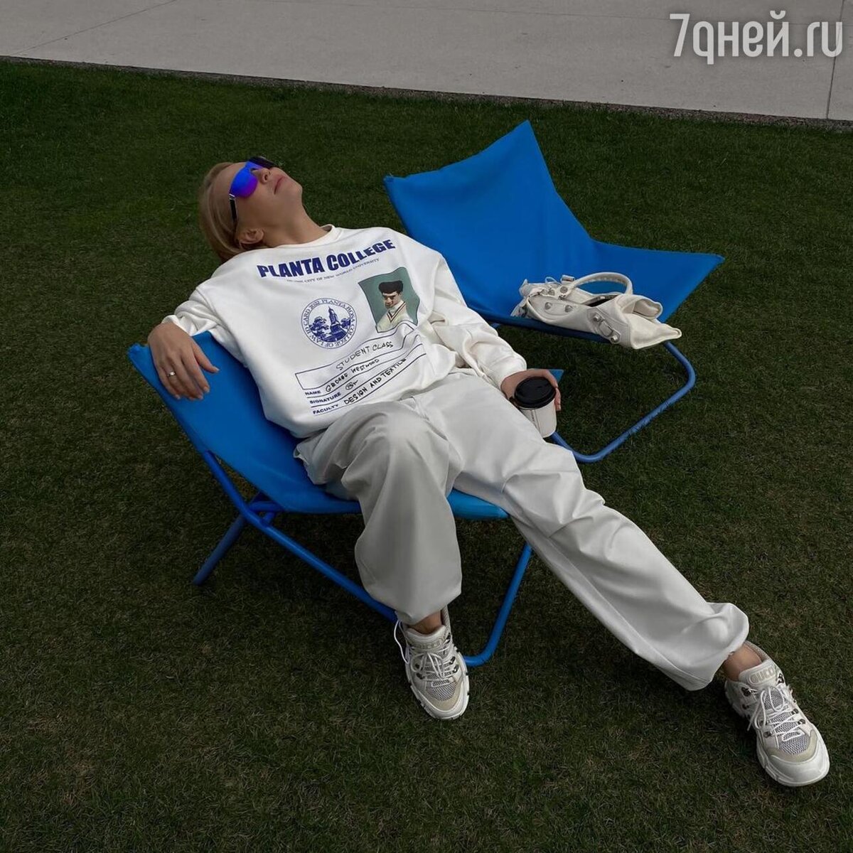    Альбина Джанабаева Социальные сети