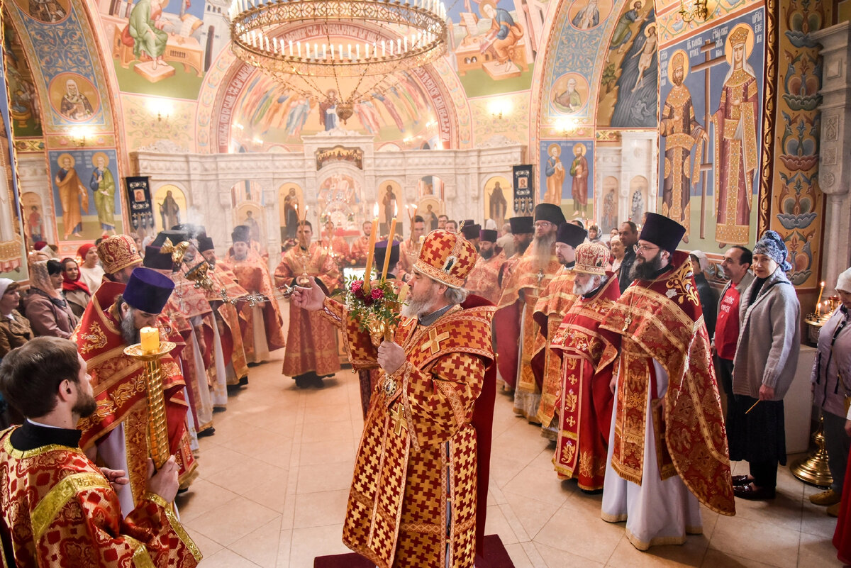 Литургия Архиерейским чином (фото: wakulenko)