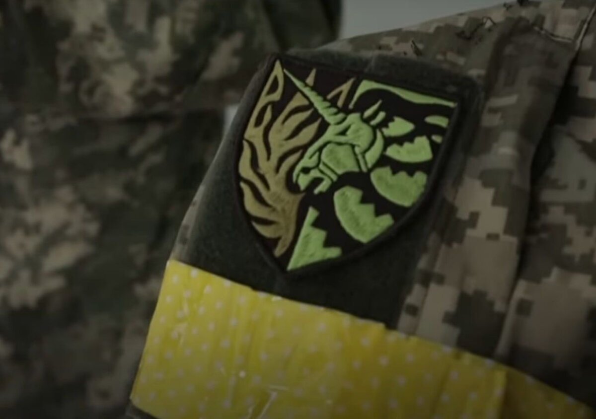    Нашивка ЛГБТ-войск Кадр из видео с канала: Русская служба новостей