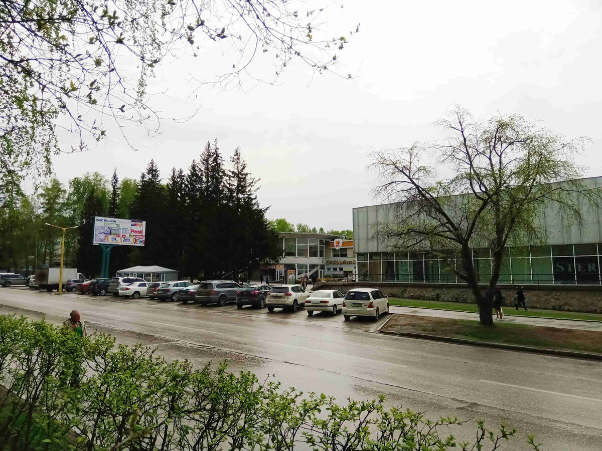 Парковка ТЦ Академгородка. Здесь произошла эта история