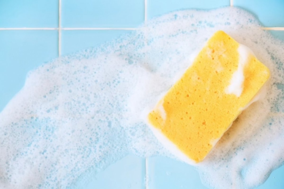    Орские чиновники по решению суда отмоют скалы «Бронтозавр» от надписей.