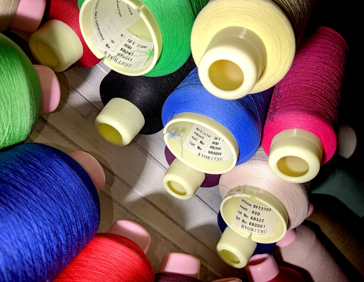 Бобинная пряжа для вязания (200 гр) LINEAPIU ITALIA S.P.A. 86% вискоза 14% эластан