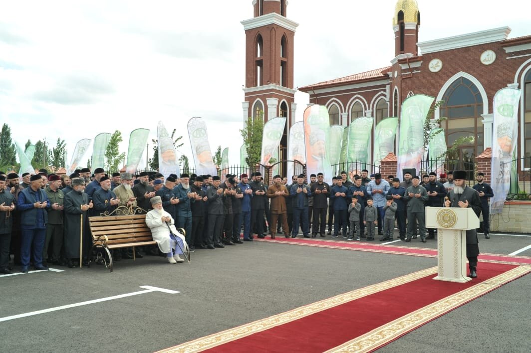 Недавно открытая в честь Мусы Айдамирова мечеть в селении Энгель-Юрт