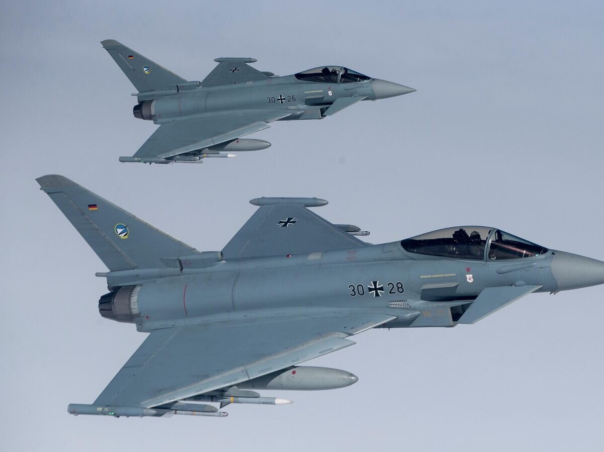    Немецкие истребители Eurofighter Typhoon© AP Photo / Mindaugas Kulbis