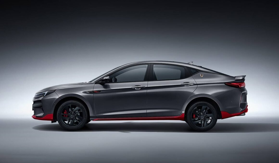     Автомобиль имеет динамичный профиль за счёт длинной и покатой крыши, спойлера и аэродинамических выштамповок на бортах