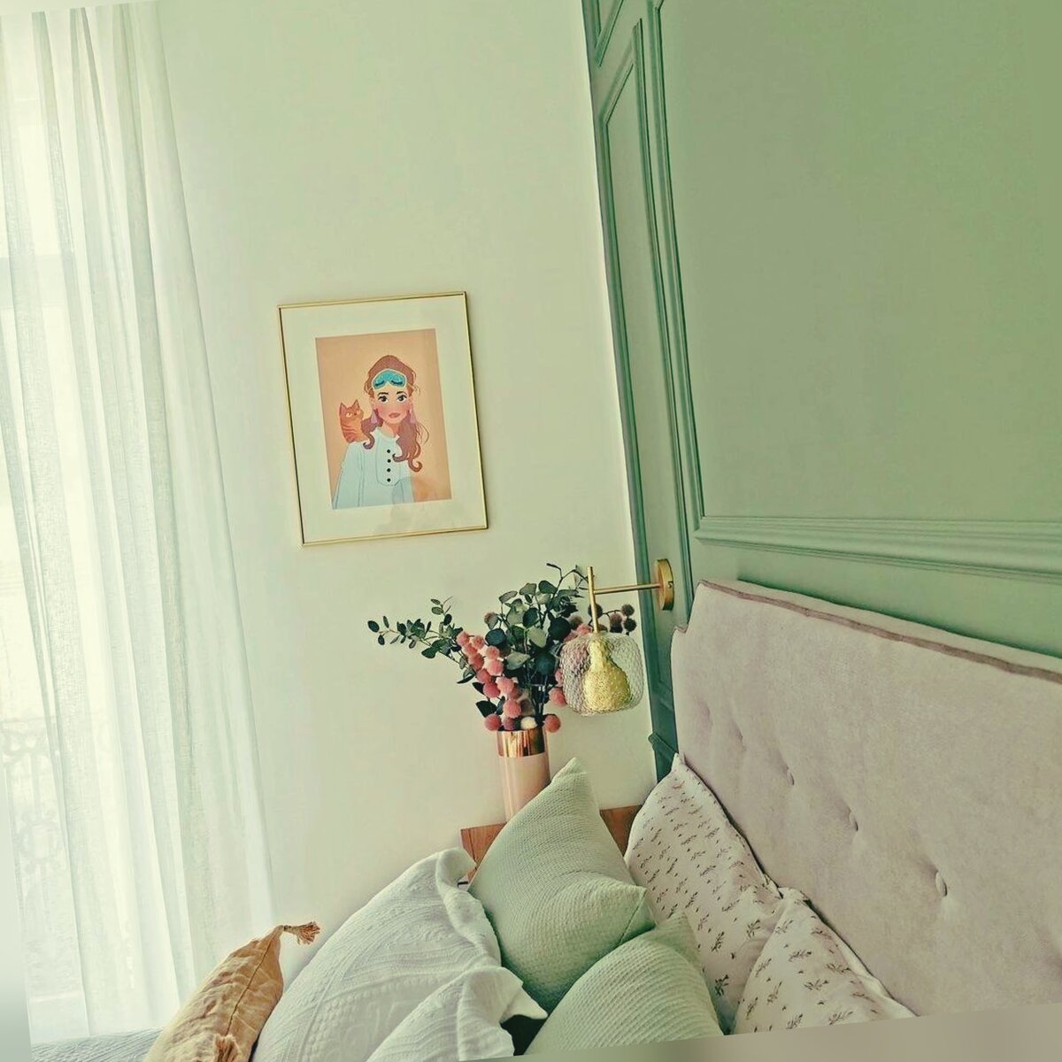 В интерьере от студии Petite Harmonie царит весеннее настроение