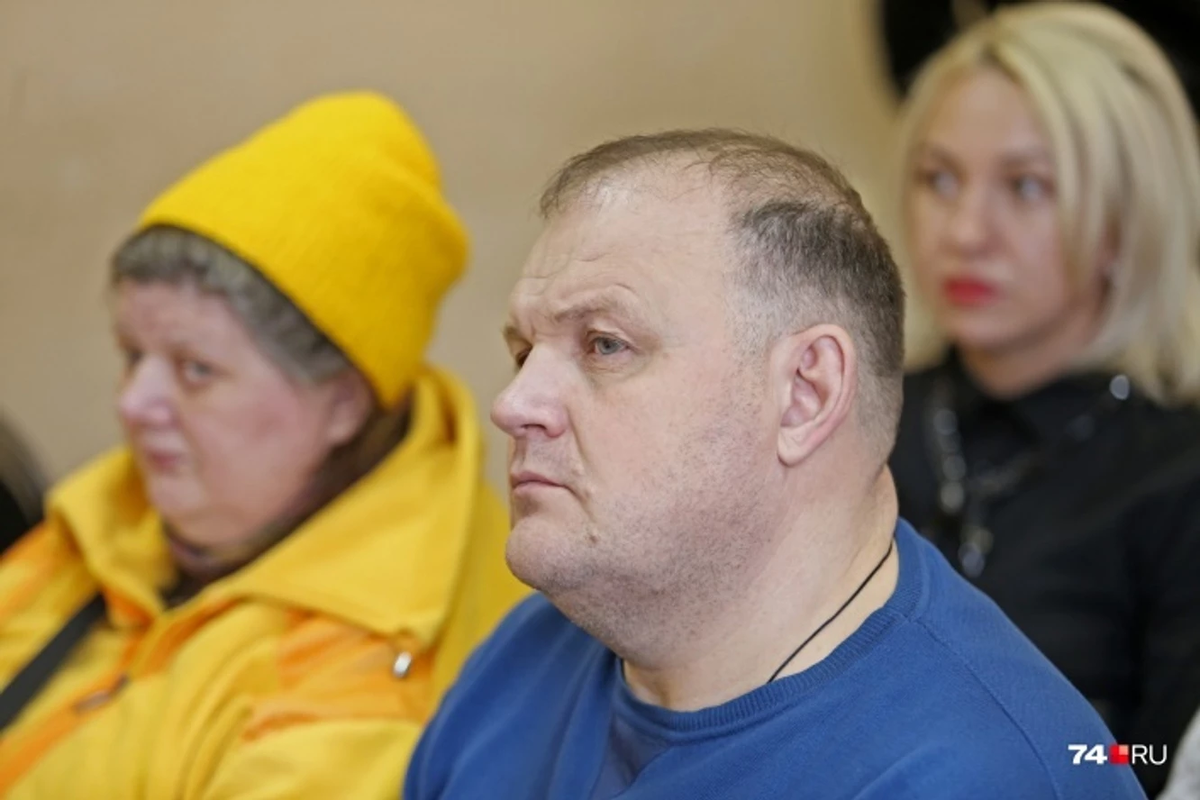 Александр Сребрянский должен был построить 29 домов, но свои обязательства не выполнил. Мужчина руководил сразу 9 компаниями и нанес ущерб покупателям квартир на 3,8 миллиарда рублей. https://74.ru/text/criminal/2021/06/23/69986681/?ysclid=lgxaw5pvst223257378