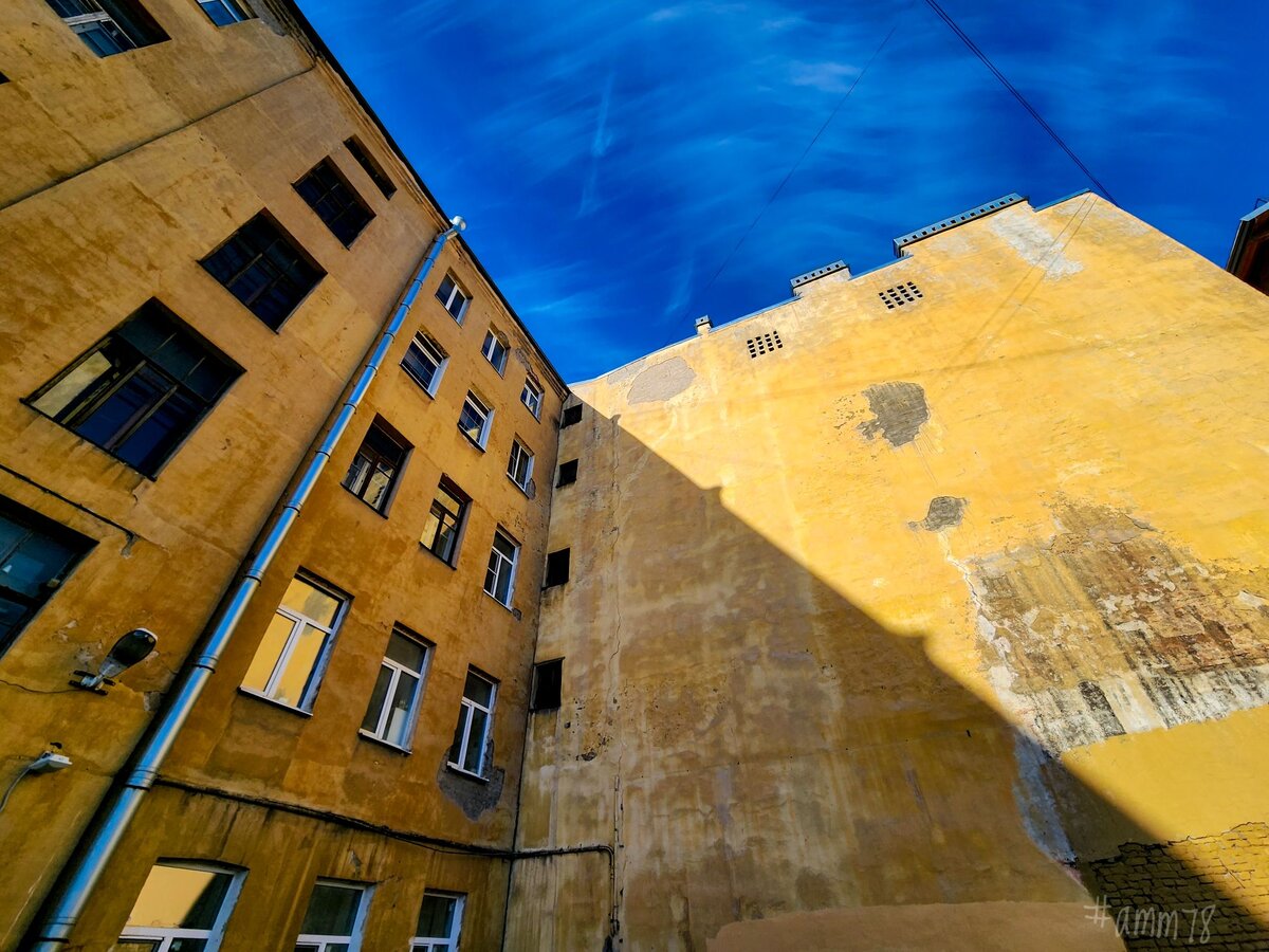 Samsung Galaxy S22 Ultra Rear Ultrawide Camera; F=2.2mm (ЭФР=13мм); f/1.8; 1/2200; ISO 50; -0.7EV