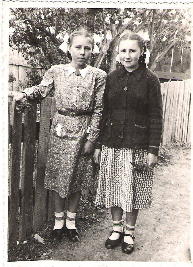 Сестры моего отца - Галина 1938 г.р.  Валентина 1940 г.р.