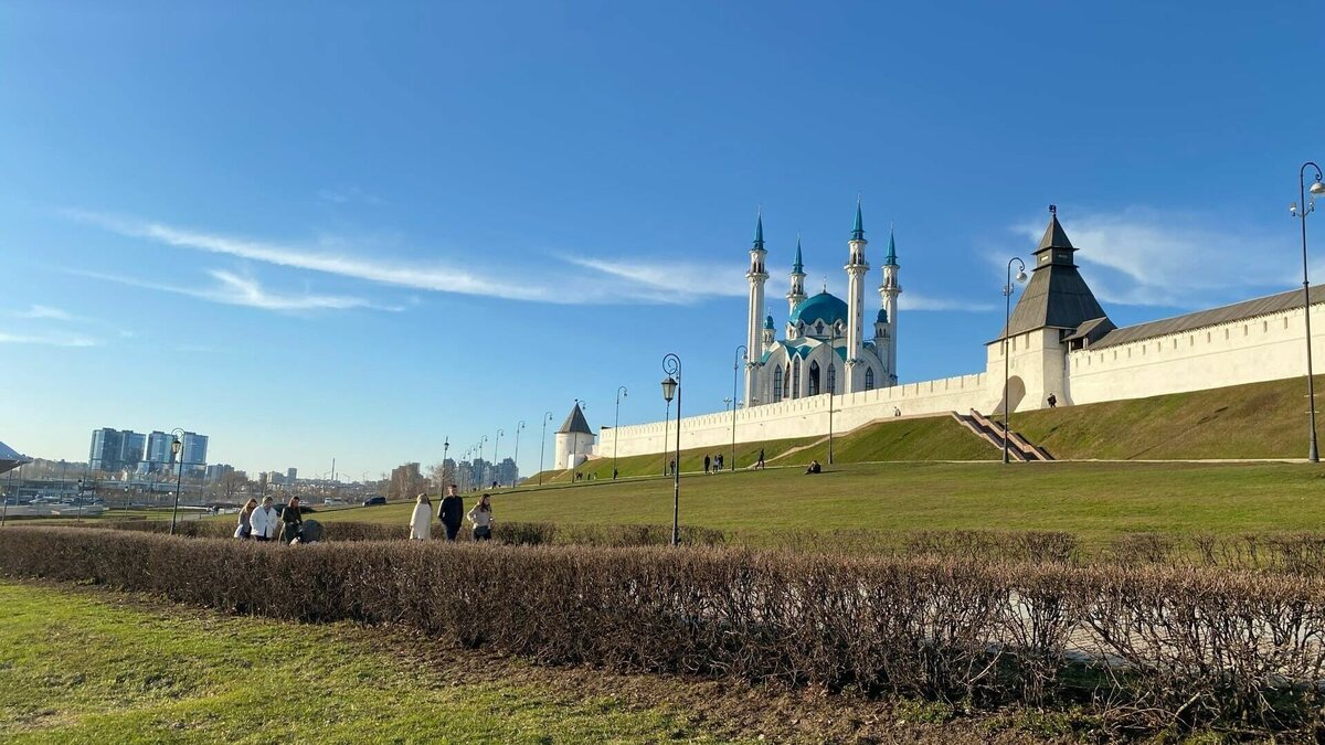     Казань стала седьмым по популярности направлением в майские праздники. В сравнении с прошлогодними весенними выходными количество поездок по России выросло на 20%, сообщил ТАСС.