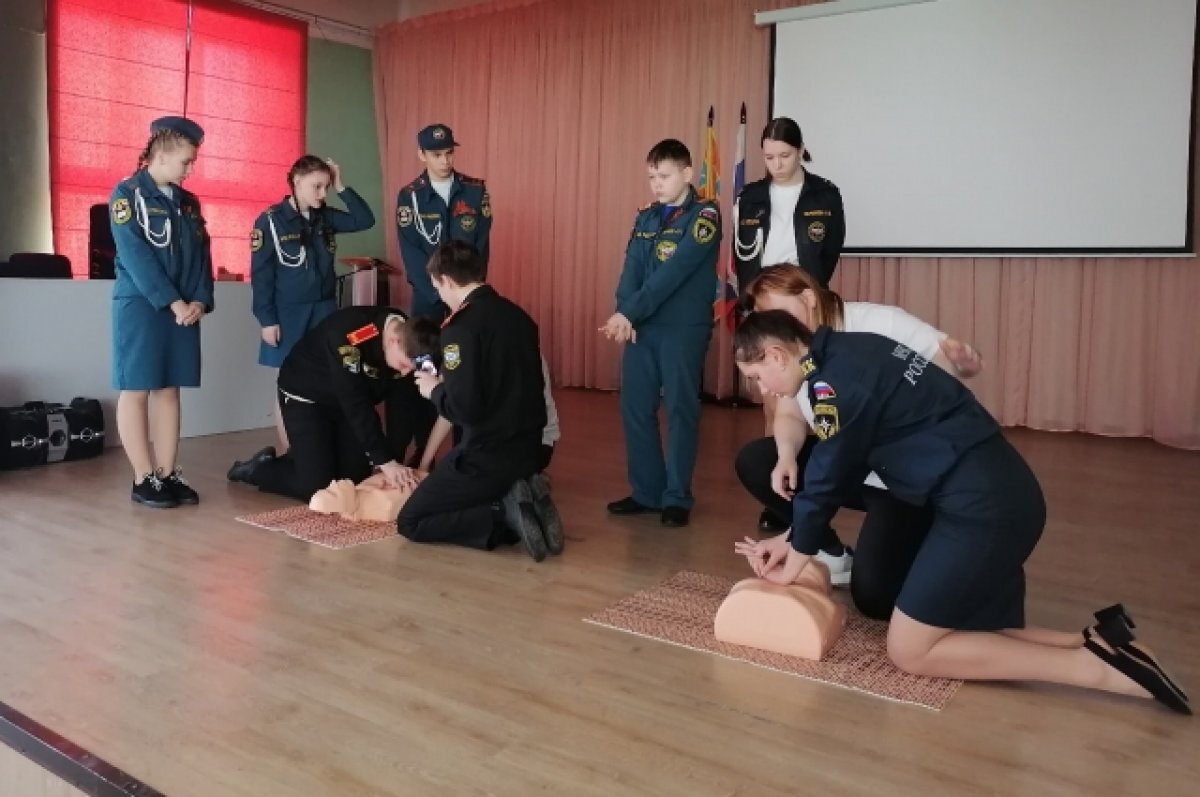    Первую помощь научили оказывать кадетов Мурманской области