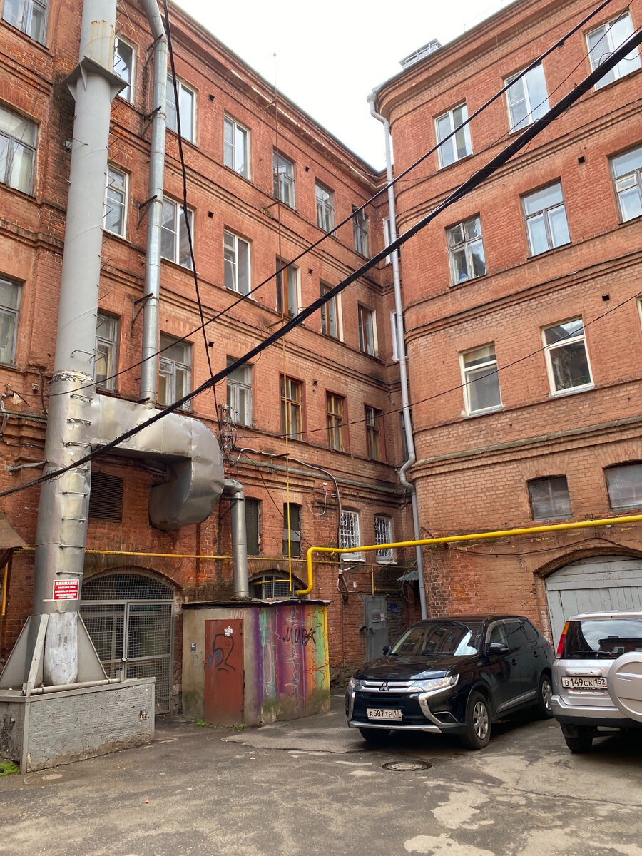 Фото автора. Вполне питерский дворик на Рождественской 