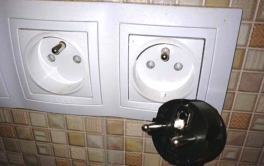 Розетка со штырем