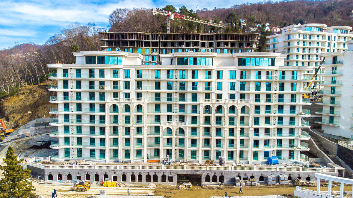 Премиальный объект для жизни и инвестиций в экологическом районе Сочи - Хосте. Получить презентацию по объекту можно написав нам, по ссылкам внизу статьи.