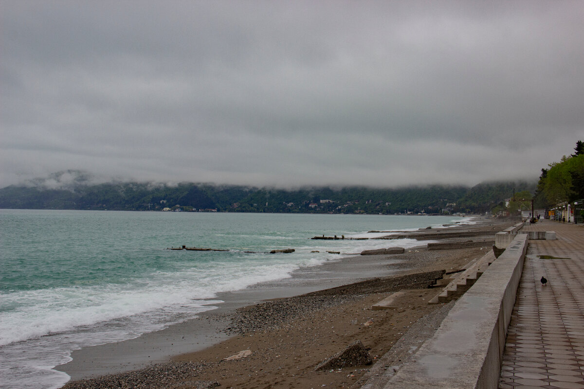 Море волновалось. Можно, конечно, назвать это штормом, 