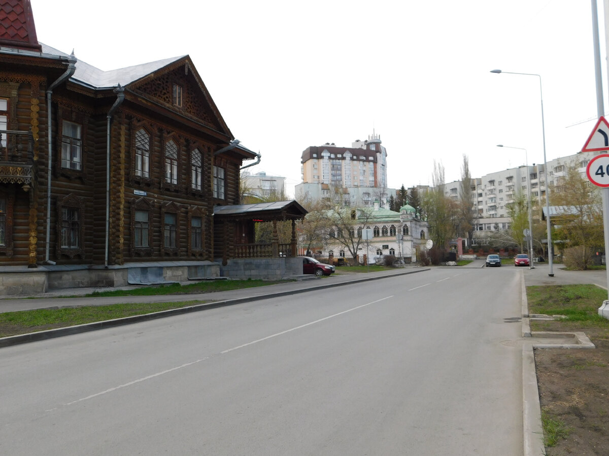 Улица Сакко и Ванцетти с домами Агафуровых в Екатеринбурге. Фото автора.