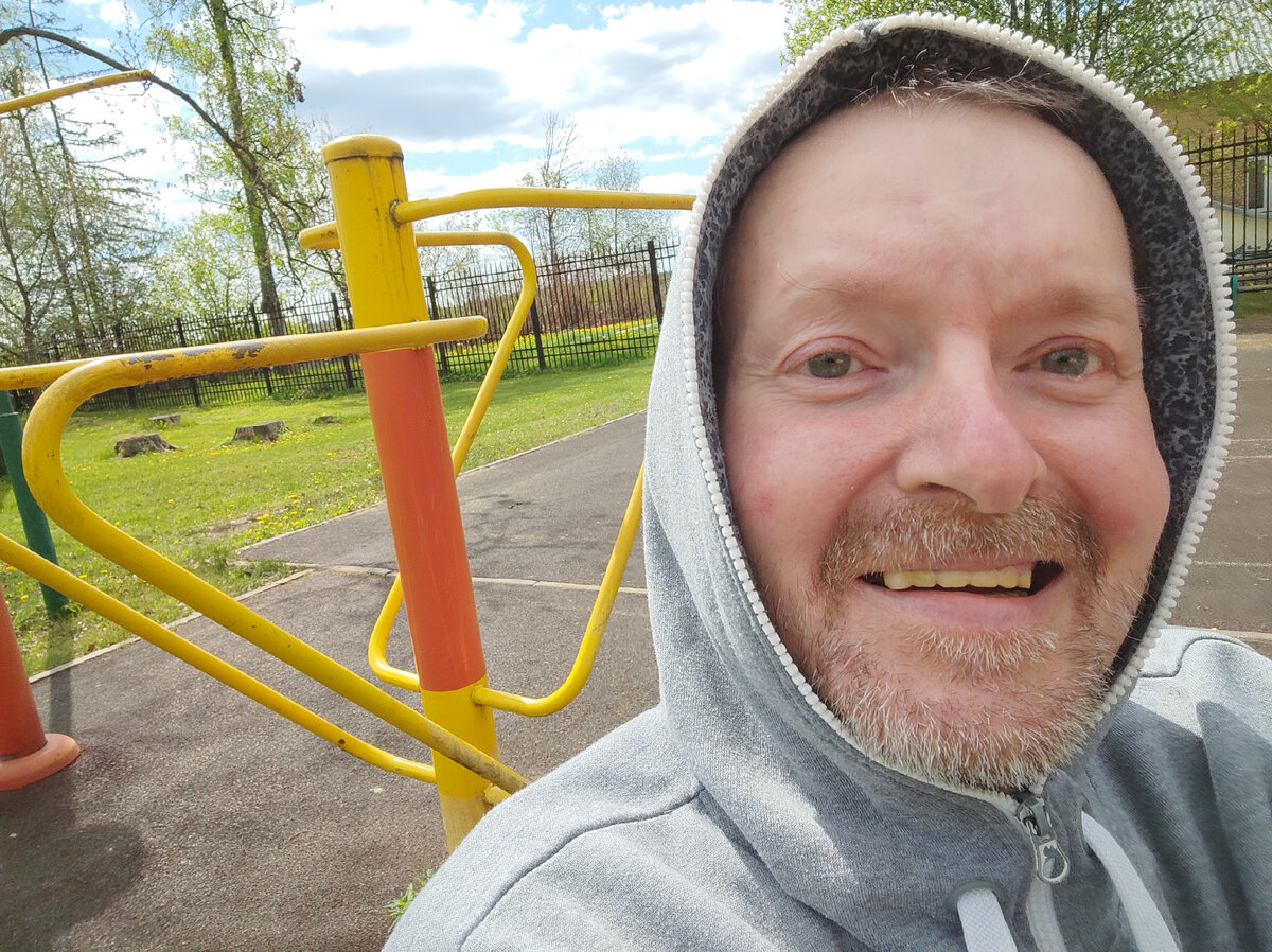 А вот и устройство для приседания.