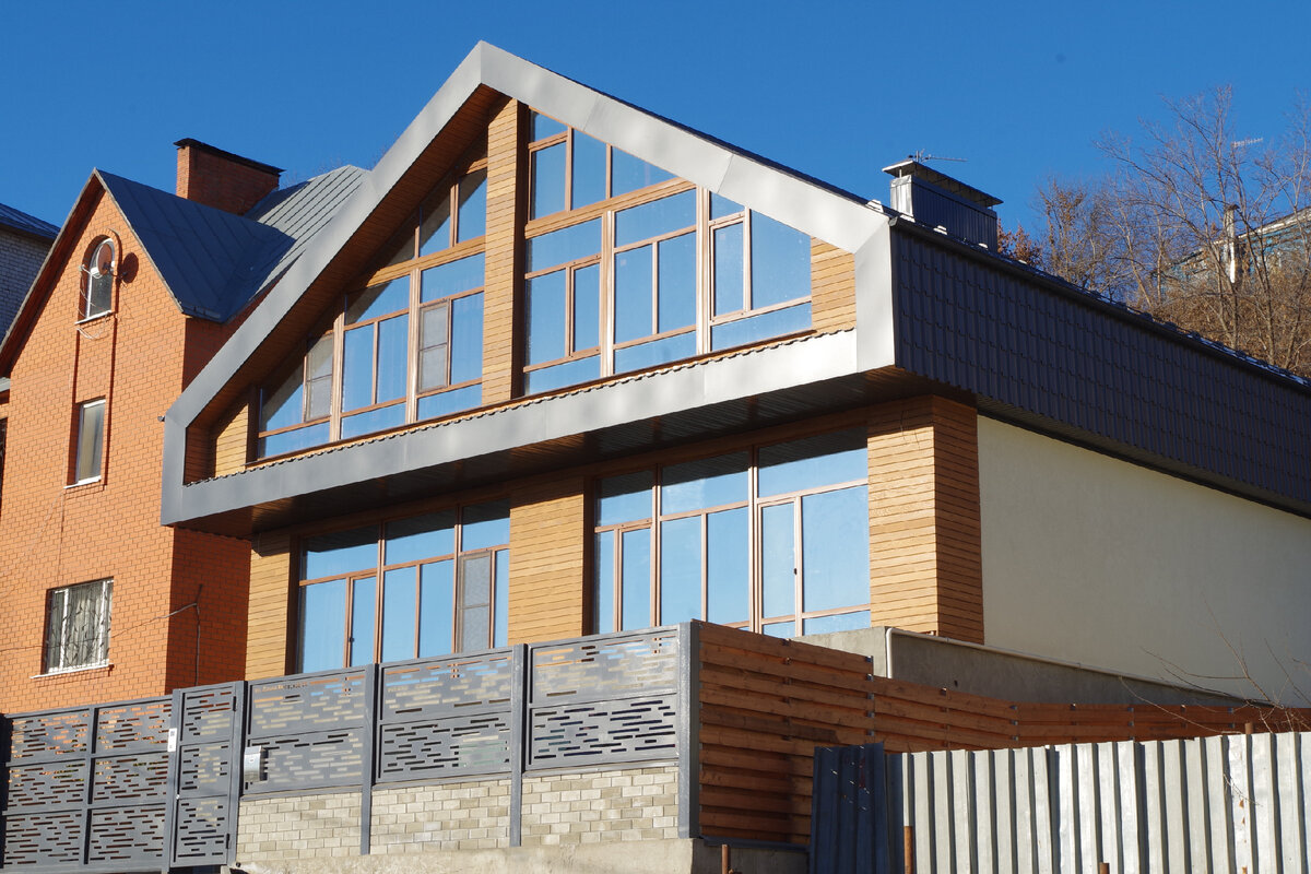 Фасад здания в Рамони, отделанный термодеревом Green Forest