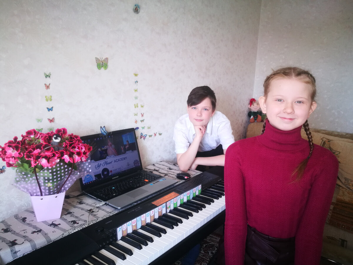 Практикант, 12 лет и его ученица, 10 лет