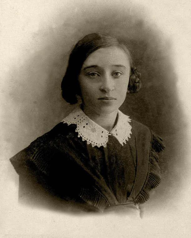 Н.Я. Мандельштам - гимназистка.