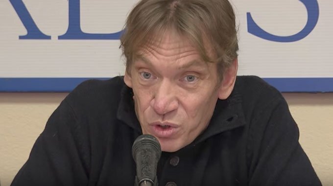 Кадр из видео «Россия без мракобесия» и «Кремлевские наперсточники». Скриншот © Daily Storm