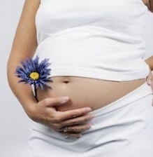 Еще одно возможное осложнение вызывается особенностями открепления плаценты от стенок матки на ранних сроках. Иногда частички плаценты остаются в матке, и тогда женщина теряет много крови, содержание железа в организме снижается. Результат – анемия и повторное выскабливание, которое тоже очень травматично для неокрепшего еще организма. Подобное явление носит название плацентарного полипа.