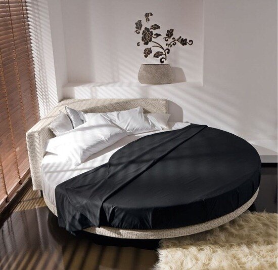 Спальня с круглой кроватью
