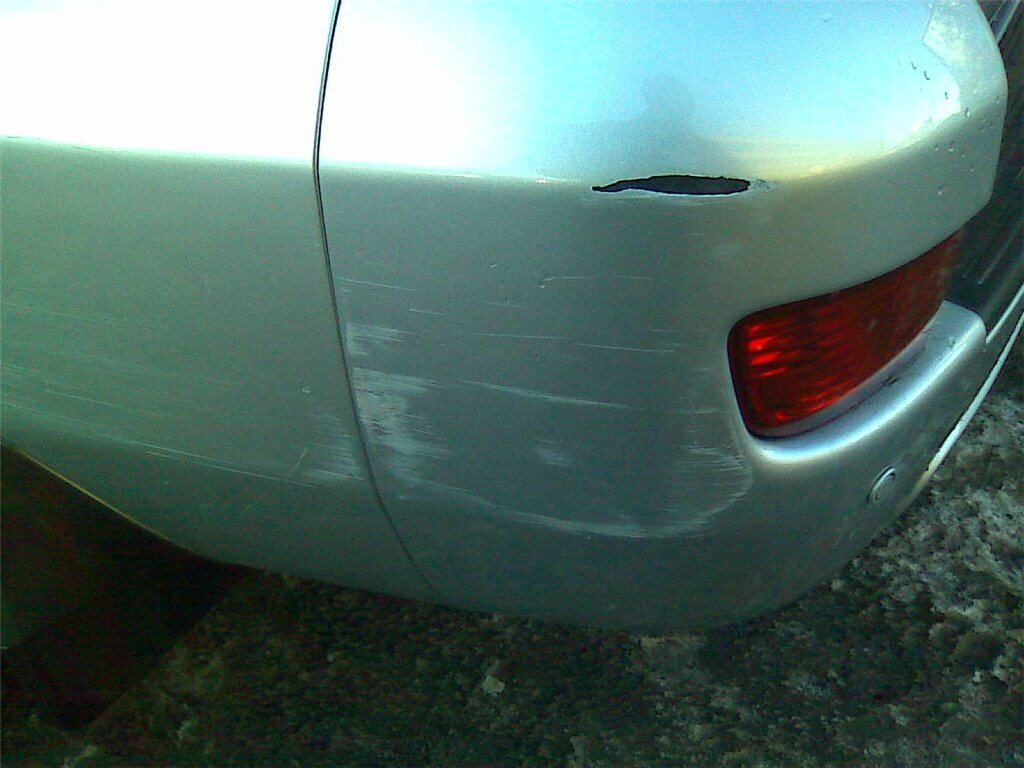 Чтобы скрыть царапины с кузова автомобиля необходимо определить их характер, для выбора метода скрытия